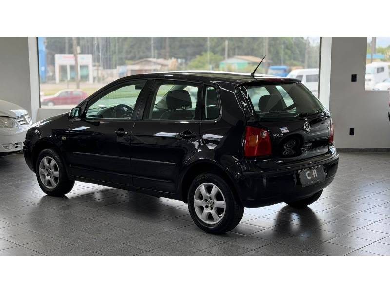 VOLKSWAGEN - POLO - 2003/2003 - Preta - R$ 23.900,00