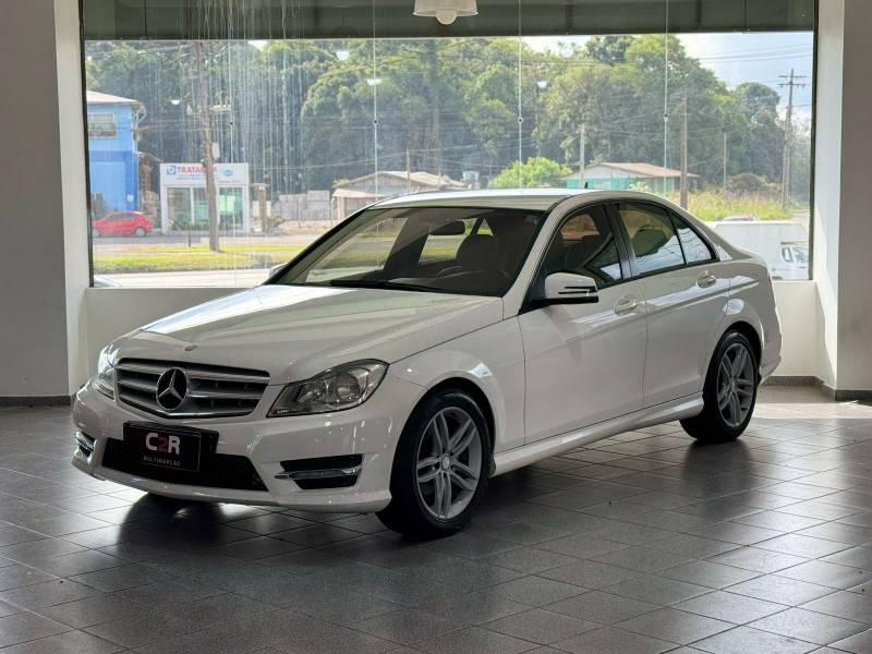 MERCEDES-BENZ - C 180 - 2013/2013 - Branca - R$ 75.900,00
