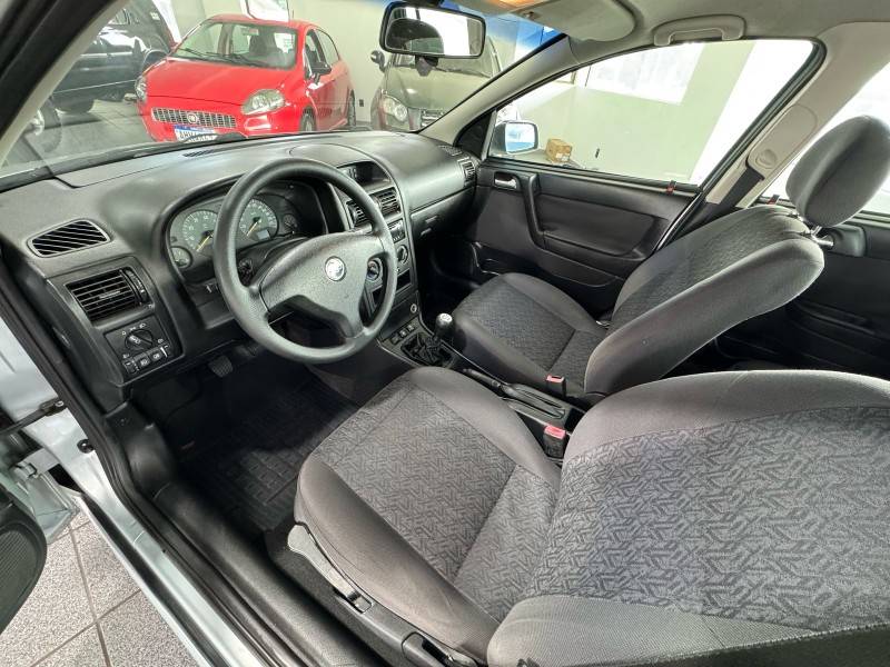 CHEVROLET - ASTRA - 2008/2009 - Prata - R$ 35.900,00