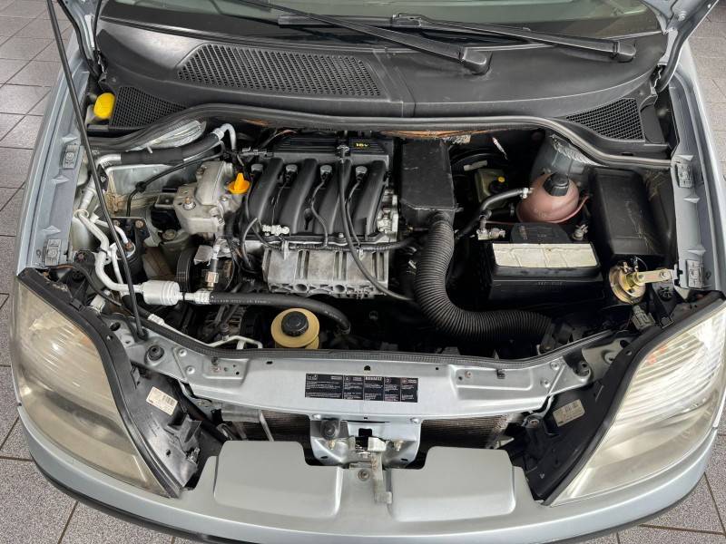 RENAULT - SCÉNIC - 2004/2005 - Prata - R$ 18.900,00