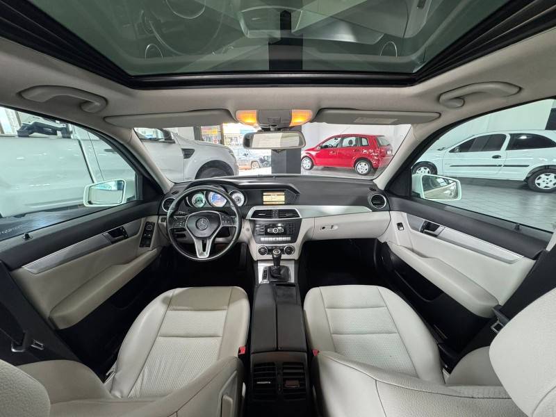 MERCEDES-BENZ - C 200 - 2011/2012 - Branca - R$ 79.900,00