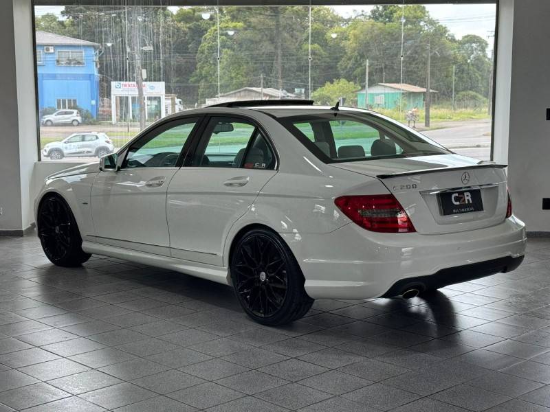 MERCEDES-BENZ - C 200 - 2011/2012 - Branca - R$ 79.900,00