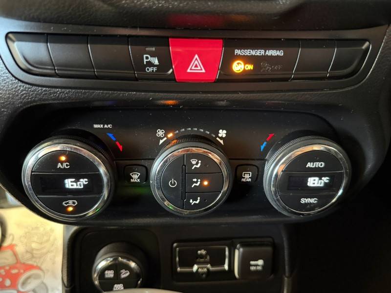 JEEP - RENEGADE - 2015/2016 - Branca - R$ 78.900,00