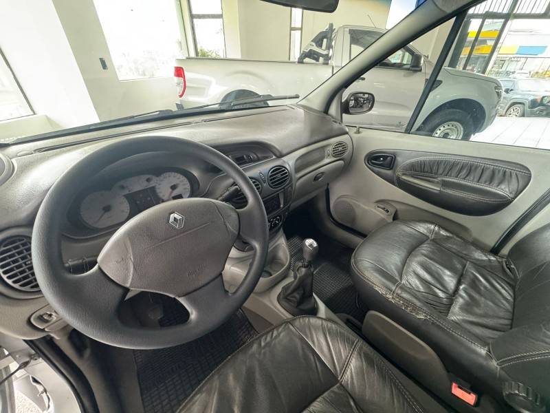 RENAULT - SCÉNIC - 2004/2005 - Prata - R$ 18.900,00
