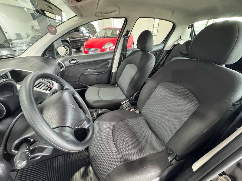 PEUGEOT - 207 - 2011/2012 - Preta - R$ 24.900,00