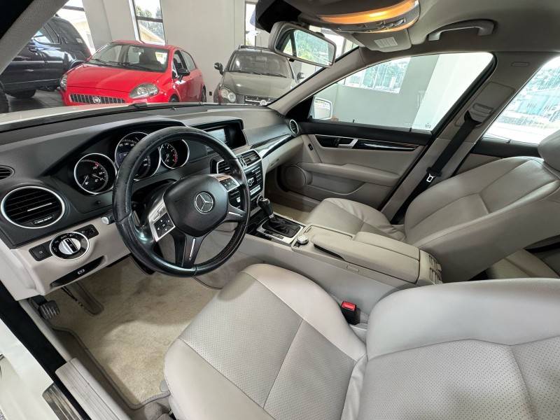 MERCEDES-BENZ - C 180 - 2013/2013 - Branca - R$ 75.900,00