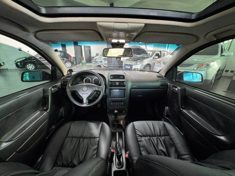 CHEVROLET - ASTRA - 2004/2004 - Vermelha - R$ 37.900,00