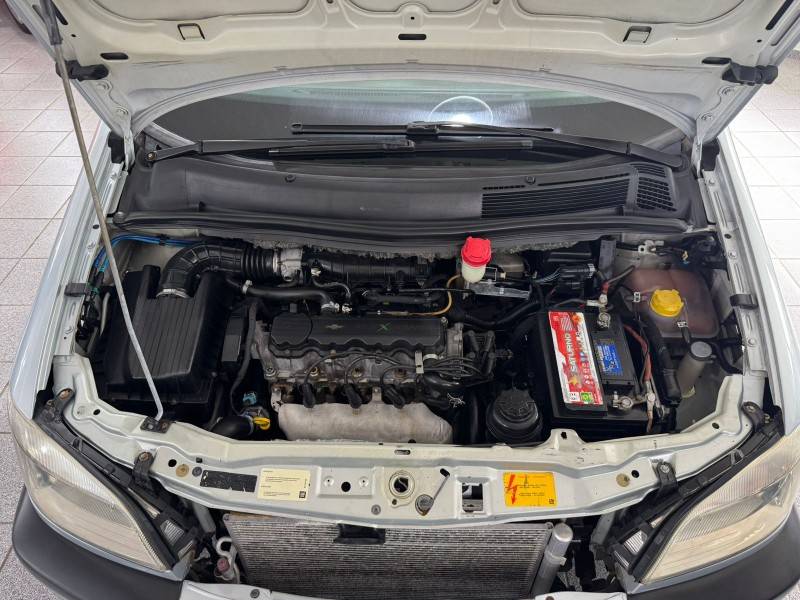 CHEVROLET - ZAFIRA - 2010/2010 - Prata - R$ 31.900,00