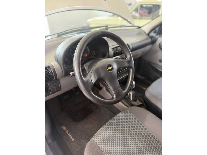 CHEVROLET - CLASSIC - 2011/2012 - Bege - R$ 26.900,00