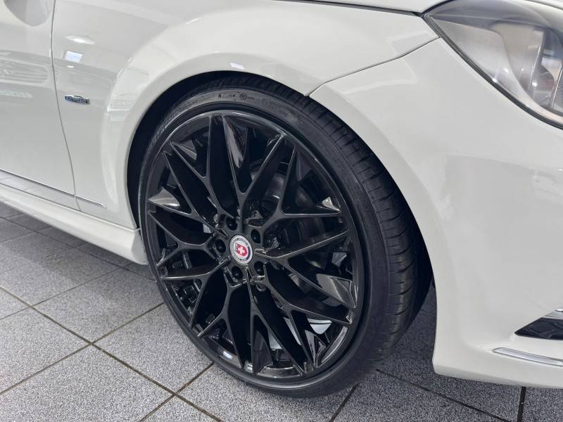 MERCEDES-BENZ - C 200 - 2011/2012 - Branca - R$ 79.900,00