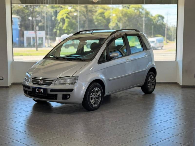 FIAT - IDEA - 2009/2010 - Prata - R$ 31.900,00