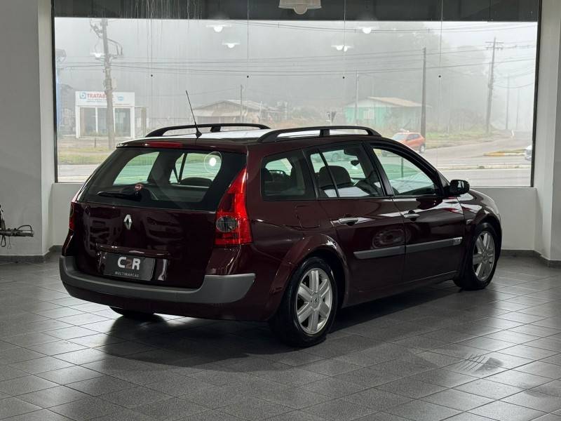 RENAULT - MÉGANE - 2008/2008 - Vermelha - R$ 28.900,00