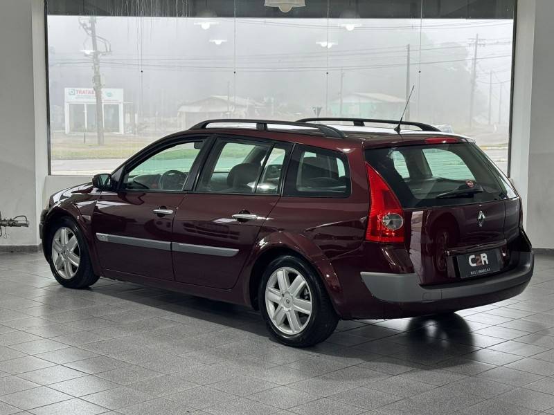 RENAULT - MÉGANE - 2008/2008 - Vermelha - R$ 28.900,00