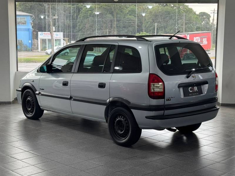 CHEVROLET - ZAFIRA - 2010/2010 - Prata - R$ 31.900,00