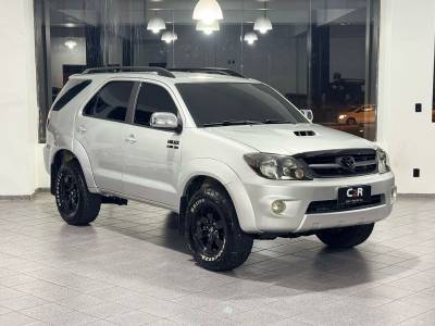 TOYOTA - HILUX SW4 - 2008/2008 - Prata - R$ 89.900,00