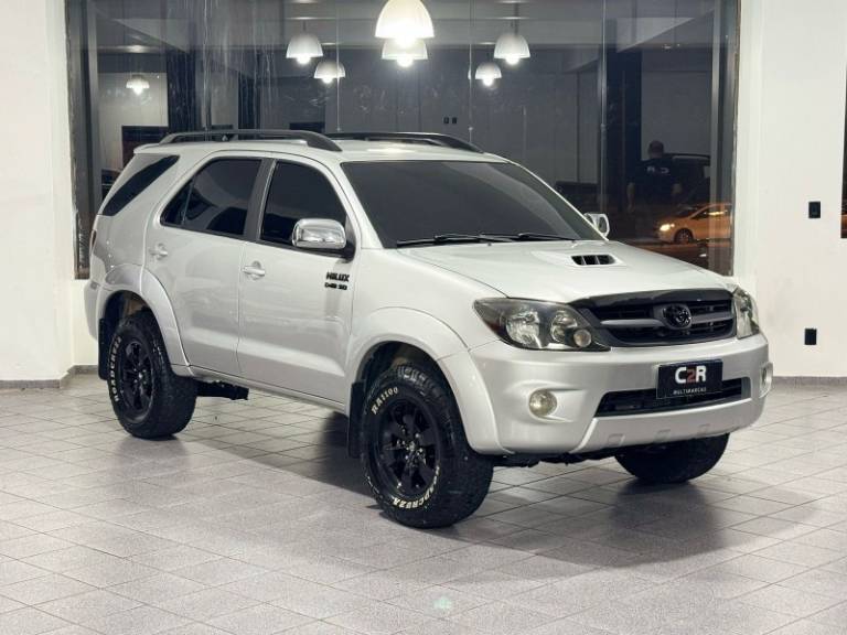 TOYOTA - HILUX SW4 - 2008/2008 - Prata - R$ 89.900,00