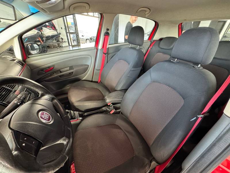 FIAT - PUNTO - 2010/2011 - Vermelha - R$ 37.900,00