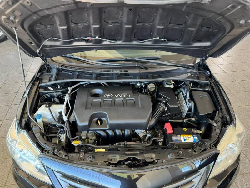 TOYOTA - COROLLA - 2013/2014 - Preta - R$ 66.900,00