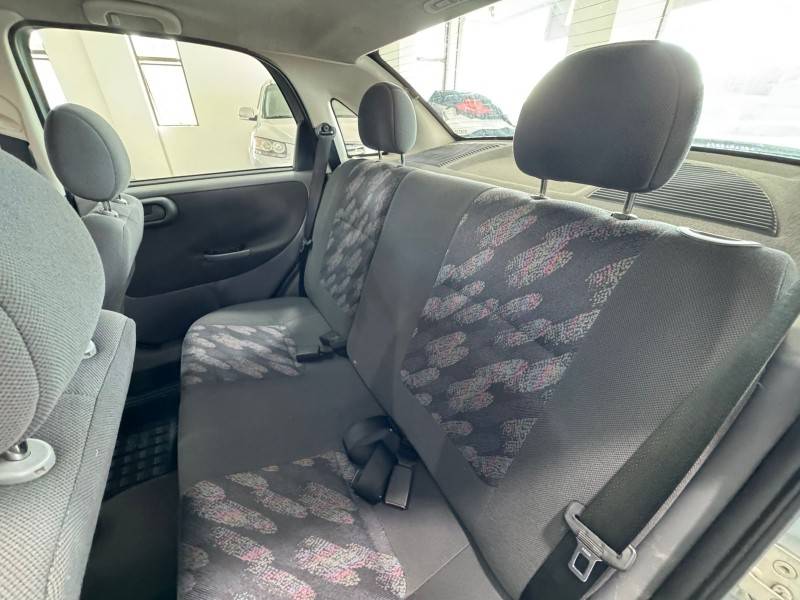 CHEVROLET - CORSA - 2002/2003 - Cinza - R$ 24.900,00