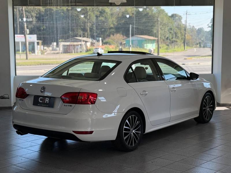 VOLKSWAGEN - JETTA - 2011/2012 - Branca - R$ 69.900,00