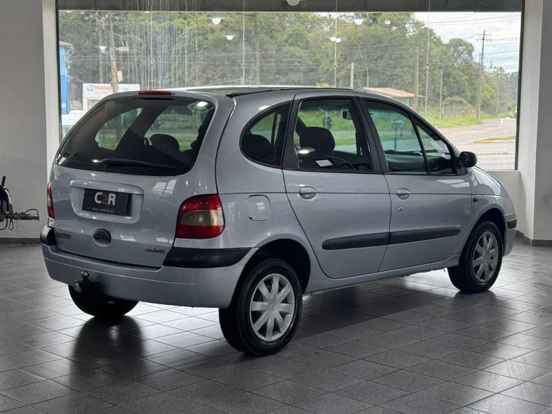 RENAULT - SCÉNIC - 2004/2005 - Prata - R$ 18.900,00