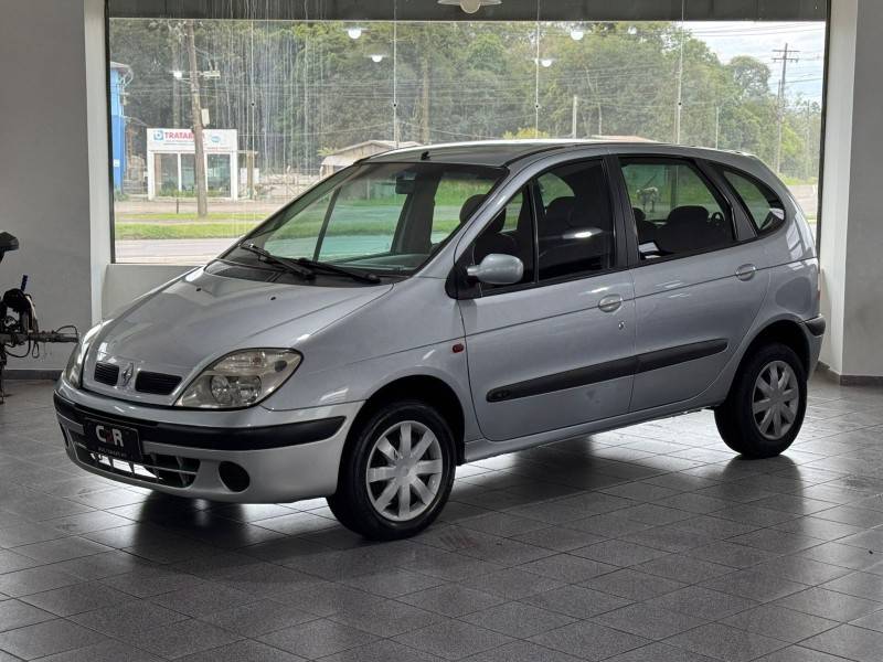 RENAULT - SCÉNIC - 2004/2005 - Prata - R$ 18.900,00