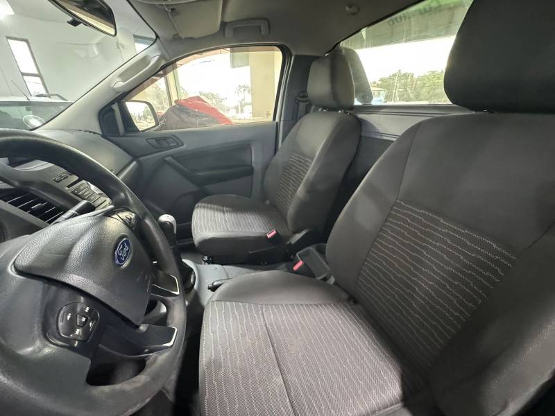 FORD - RANGER - 2012/2013 - Prata - R$ 81.900,00