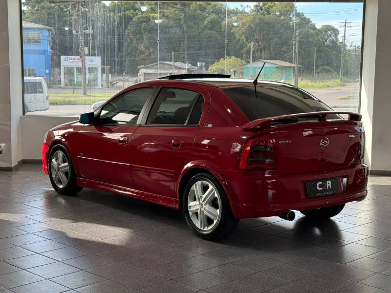 CHEVROLET - ASTRA - 2004/2004 - Vermelha - R$ 37.900,00