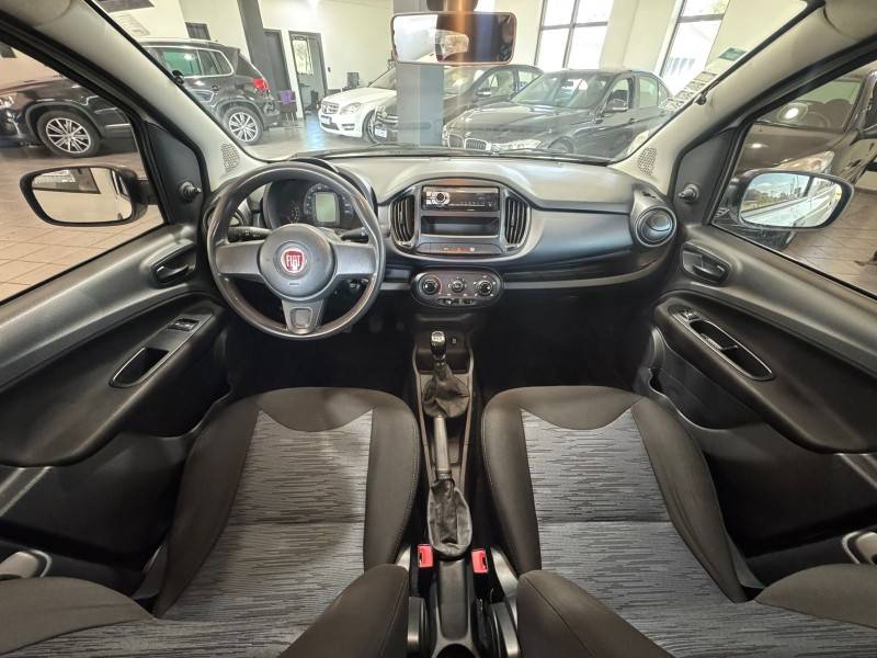 FIAT - UNO - 2017/2018 - Branca - R$ 40.900,00