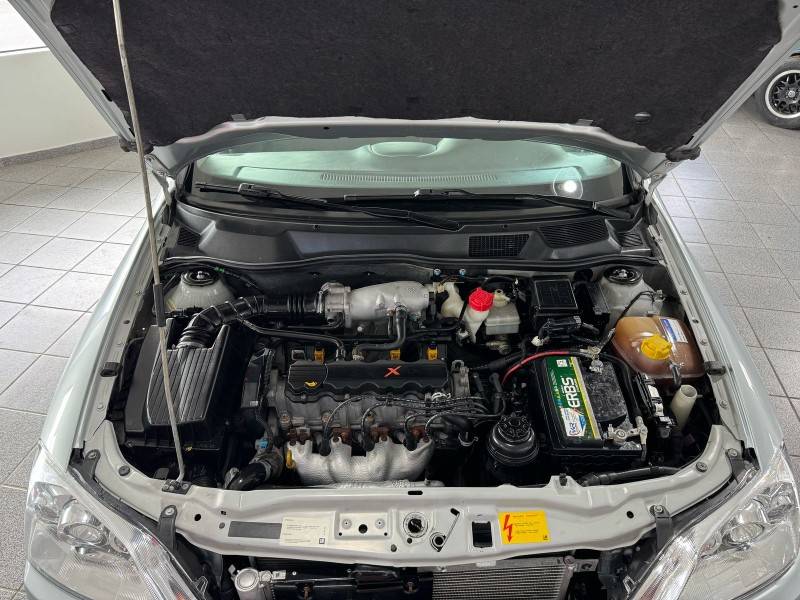 CHEVROLET - ASTRA - 2008/2009 - Prata - R$ 35.900,00