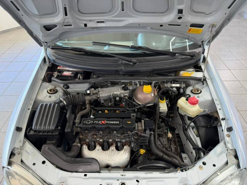 CHEVROLET - CLASSIC - 2007/2008 - Prata - R$ 18.900,00