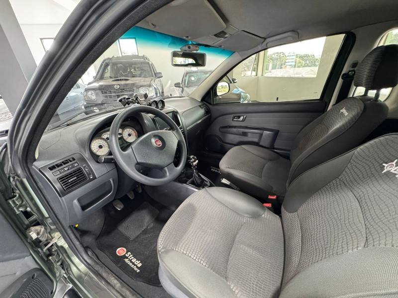 FIAT - STRADA - 2011/2011 - Verde - R$ 48.900,00