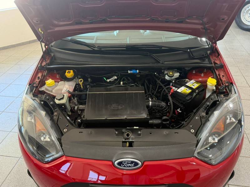 FORD - FIESTA - 2012/2013 - Vermelha - R$ 31.900,00