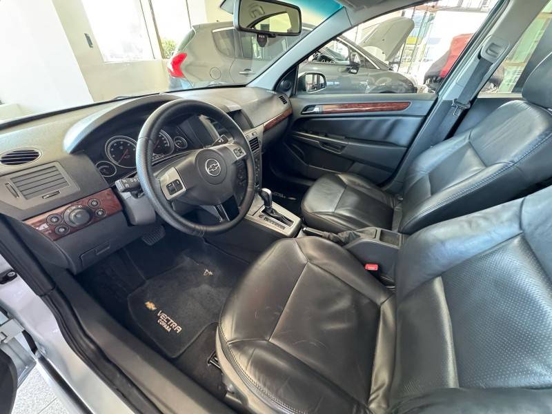 CHEVROLET - VECTRA - 2006/2006 - Prata - R$ 31.900,00