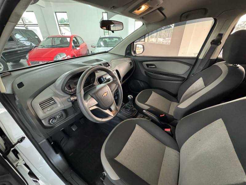 CHEVROLET - SPIN - 2015/2016 - Branca - R$ 46.900,00