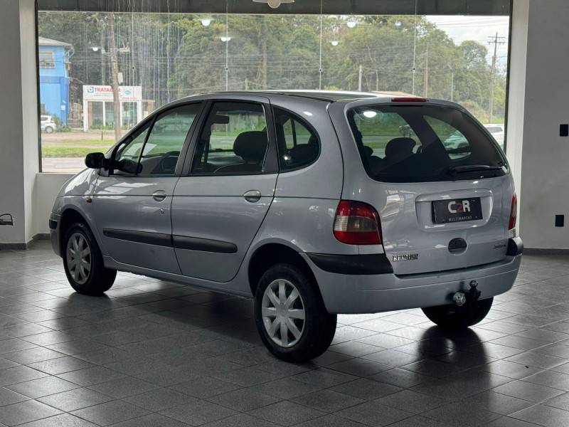 RENAULT - SCÉNIC - 2004/2005 - Prata - R$ 18.900,00
