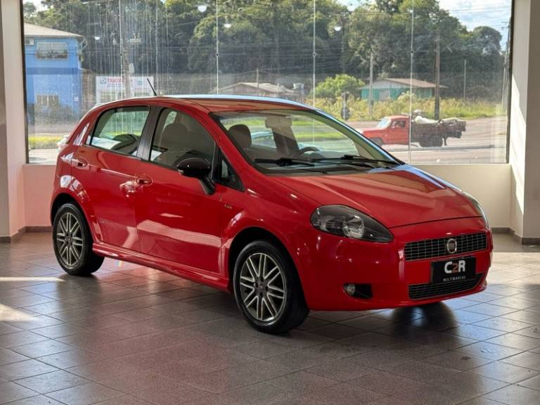 FIAT - PUNTO - 2010/2011 - Vermelha - R$ 37.900,00