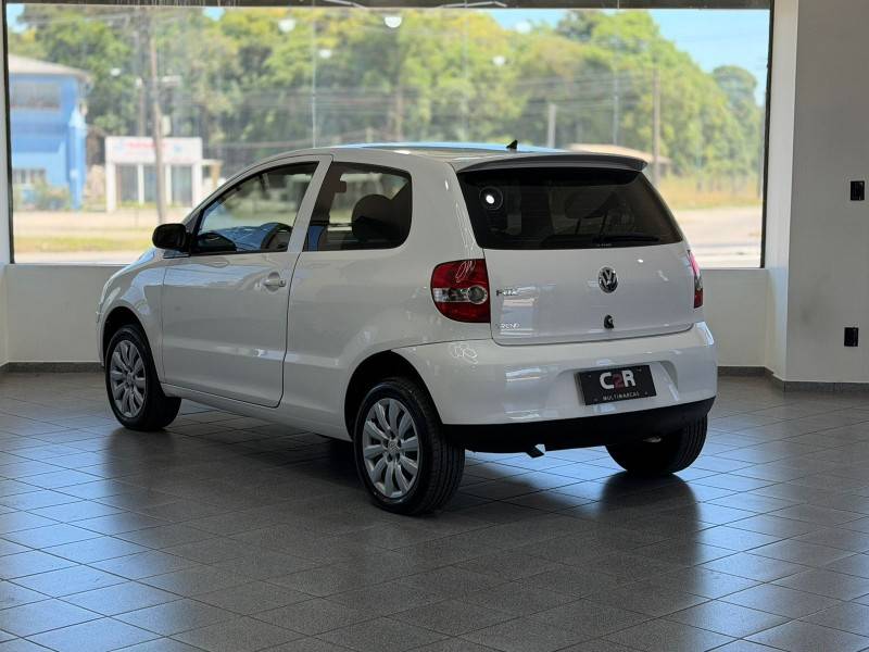 VOLKSWAGEN - FOX - 2009/2009 - Branca - R$ 24.900,00